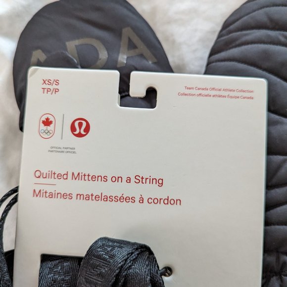 Lululemon Team Canada Quilted Mittens on String COC Logo, Black / Maple Metamorp - Picture 3 of 8